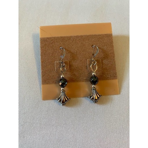 5/ $25 𝅺Silvertone and black dangle earrings - Picture 3 of 5